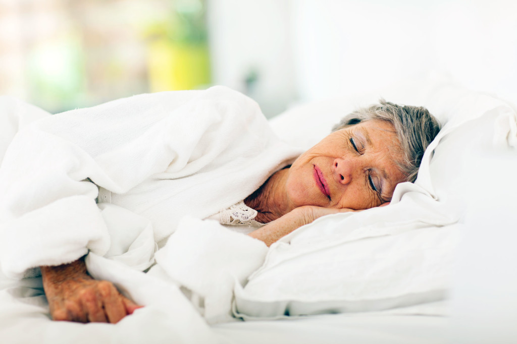 senior-woman-sleeping-bed